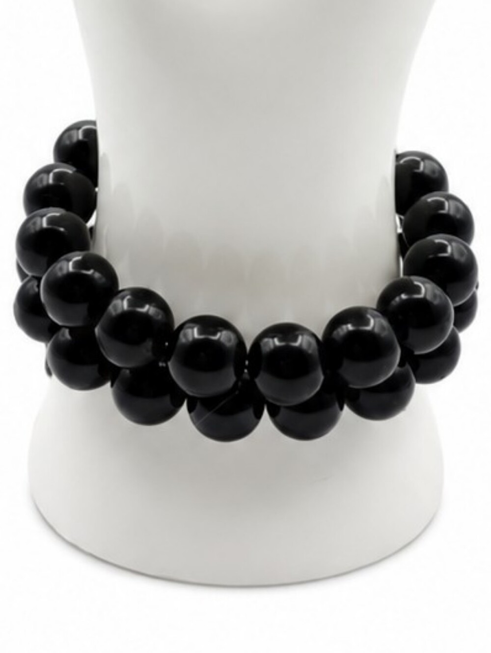 ๐Elegant and dramatic black beaded bracelet featuring beautiful sculpted black - Picture 6 of 7